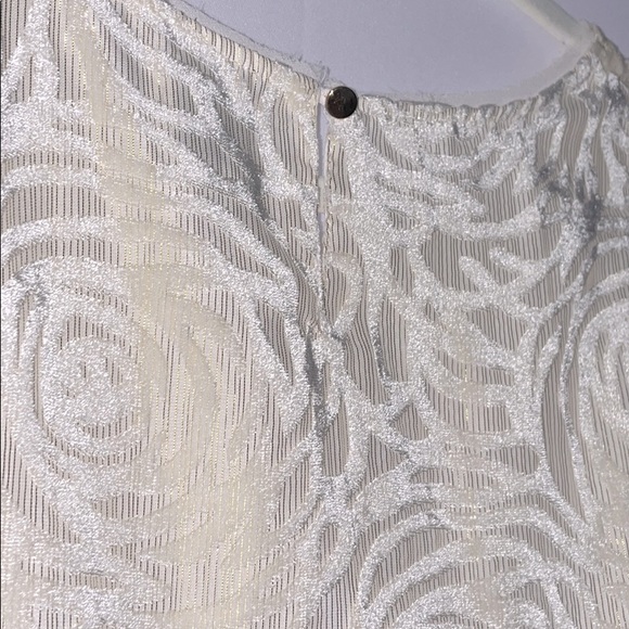 A new day Cream sleeveless layered floral top - Picture 4 of 5